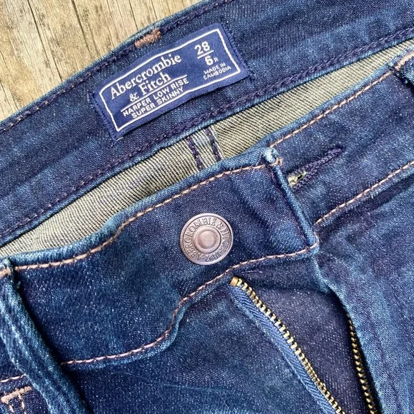 Low-Rise Dark Wash Distressed Skinny Jeans | Abercrombie & Fitch | NWOT - Picture 4 of 6